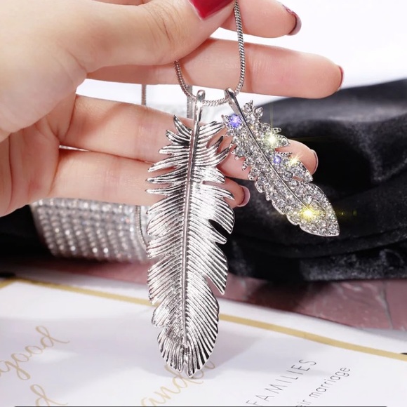 🌟 Silver Long Feather 🪶 Necklace - Picture 3 of 7